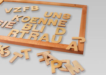Ansicht auf die Tafel mit Buchstaben.