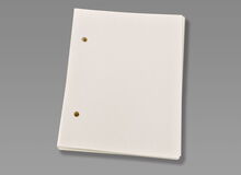 Braille-Papier, links gelocht.
