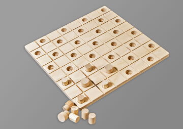 damespiel aus holz mit spielsteinen