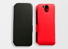 Ansicht auf Handy-Hüllen in Schwarz und Rot.